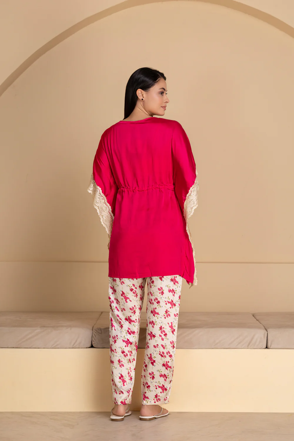 Hot pink satin Kaftan with lace - Image 5